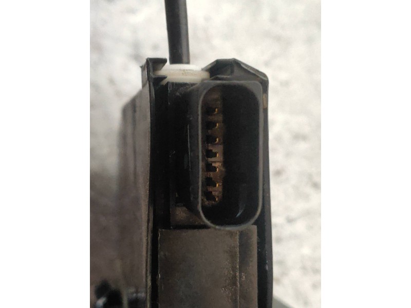 Recambio de motor cierre centralizado trasero izquierdo para citroen c4 picasso 1.6 blue-hdi fap referencia OEM IAM 9810311280  