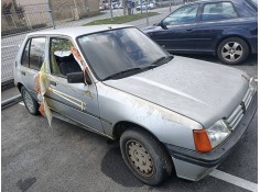 peugeot 205 berlina del año 1985