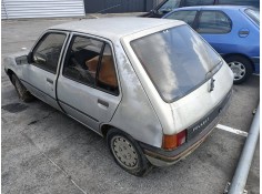 peugeot 205 berlina del año 1985 2