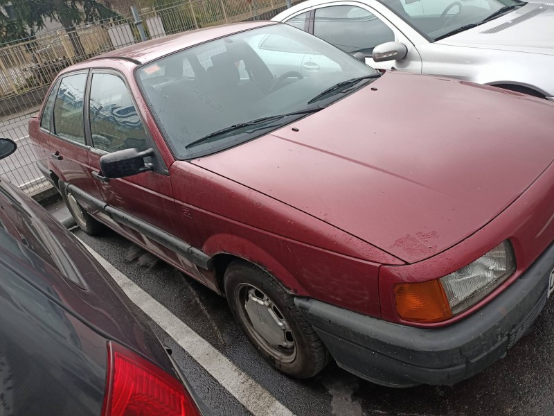 volkswagen passat berlina (312) del año 1990