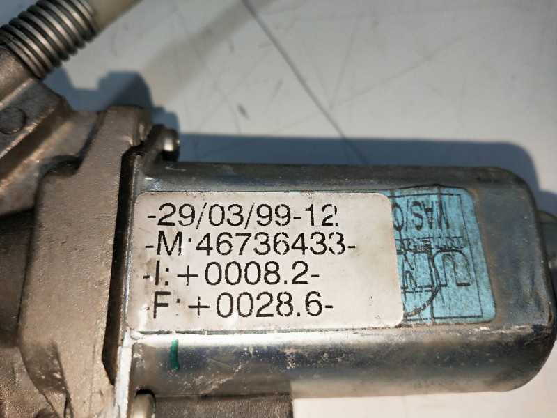 Recambio de elevalunas delantero izquierdo para fiat punto berlina (176) 1.7 turbodiesel cat referencia OEM IAM 46736433  5P