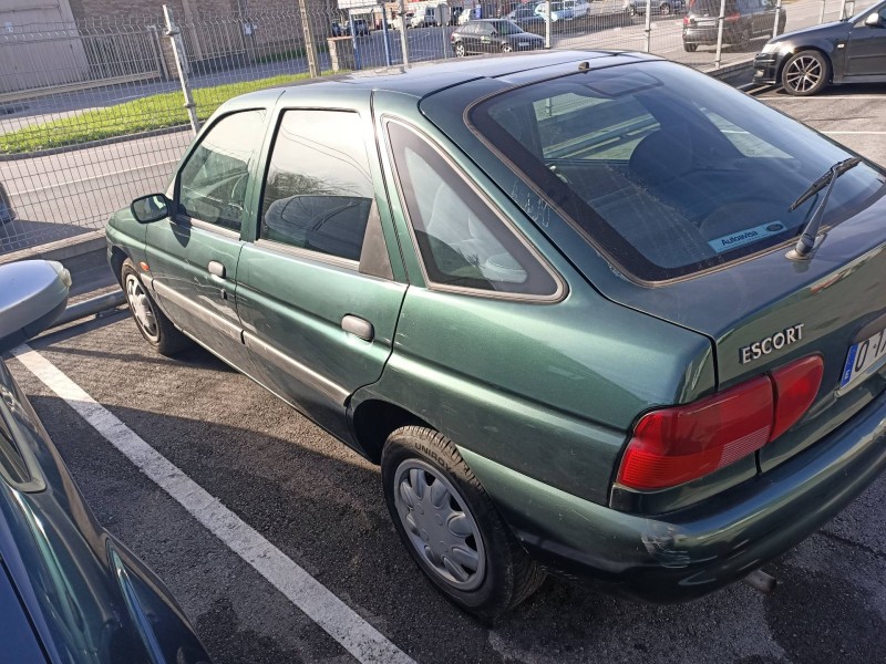 ford escort berl./turnier del año 1999 ford escort berl./turnier del año 1999
