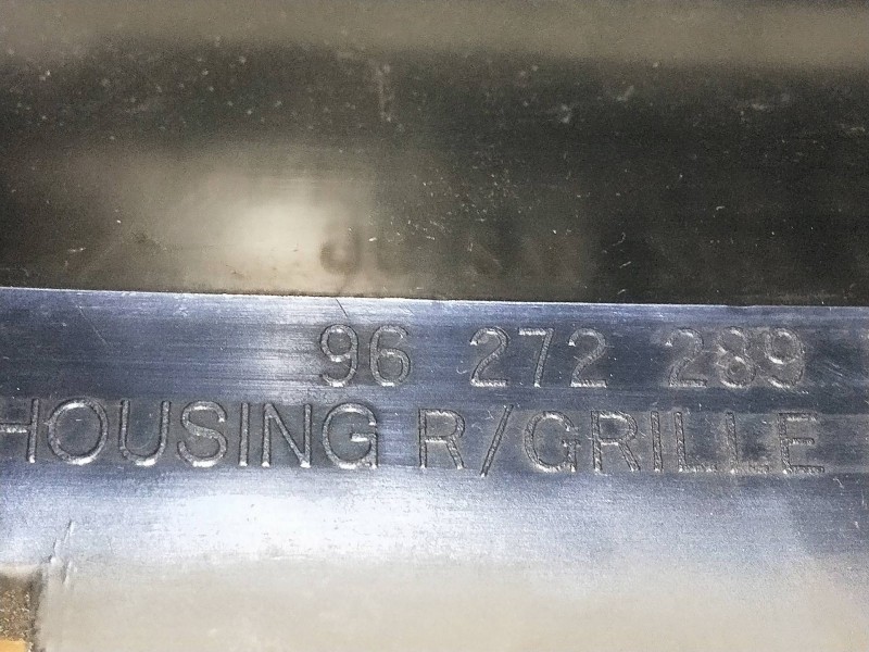 Recambio de rejilla delantera para daewoo nubira berlina 1.6 cat referencia OEM IAM 96272289  