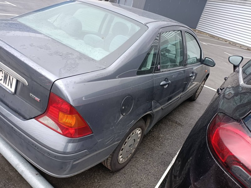 ford focus berlina (cak) del año 2004