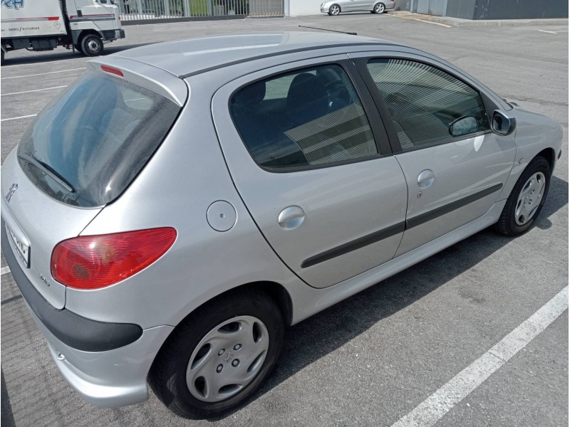 peugeot 206 berlina del año 2003