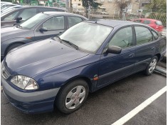 toyota avensis berlina (t 22) del año 2001