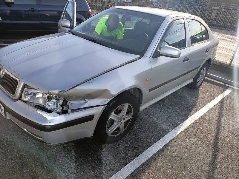 skoda octavia berlina (1u2) del año 2000