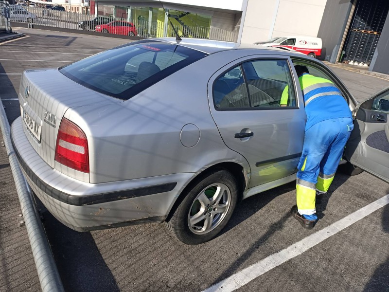 skoda octavia berlina (1u2) del año 2000