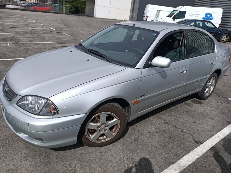 toyota avensis berlina (t 22) del año 2002