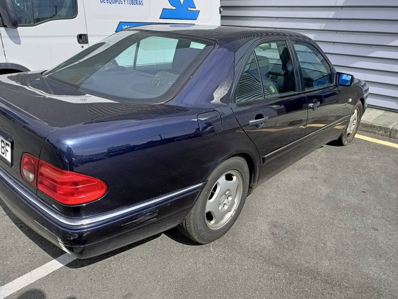 mercedes clase e (w210) berlina del año 2000