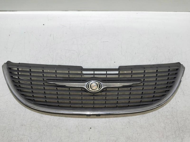 Recambio de rejilla delantera para chrysler voyager (rg) 2.5 crd cat referencia OEM IAM 4857522  