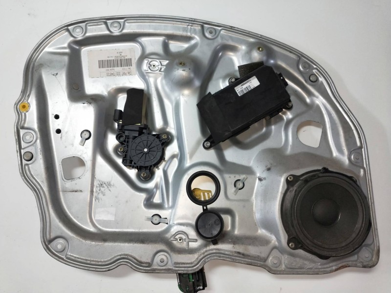 Recambio de elevalunas delantero derecho para fiat idea (135) referencia OEM IAM   5P Recambio de elevalunas delantero derecho para fiat idea (135) referencia OEM IAM   5P