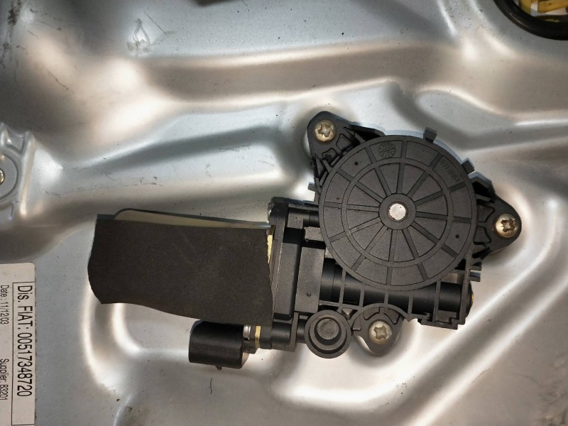 Recambio de elevalunas delantero derecho para fiat idea (135) referencia OEM IAM   5P Recambio de elevalunas delantero derecho para fiat idea (135) referencia OEM IAM   5P