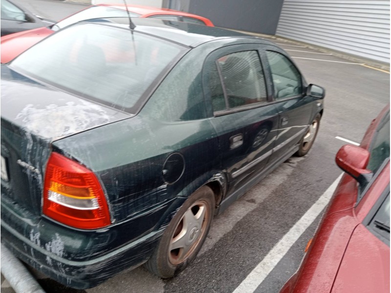 opel astra g berlina del año 2000