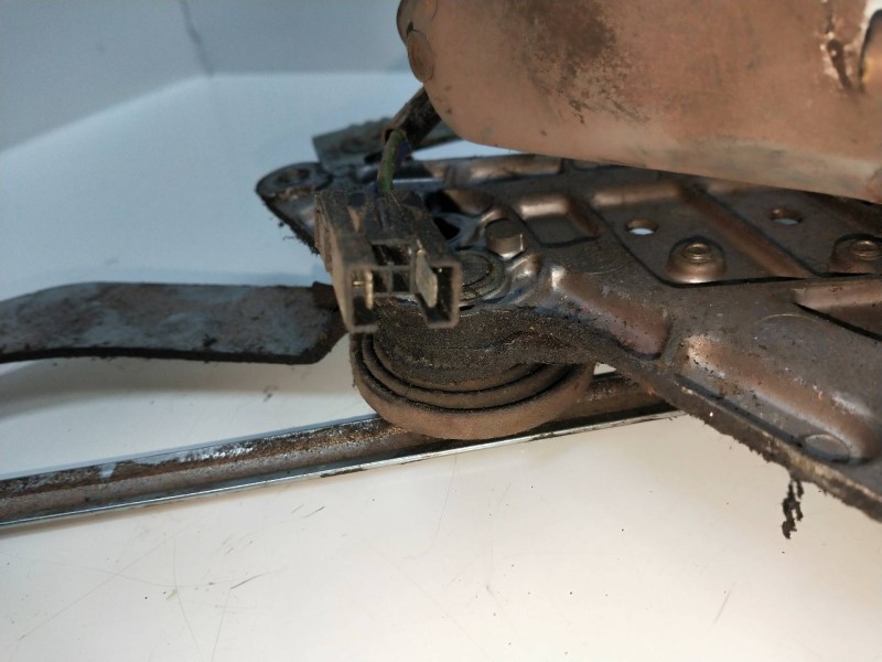 Recambio de elevalunas delantero derecho para ford escort cabrio referencia OEM IAM 81AB14553BA 680245003 3P