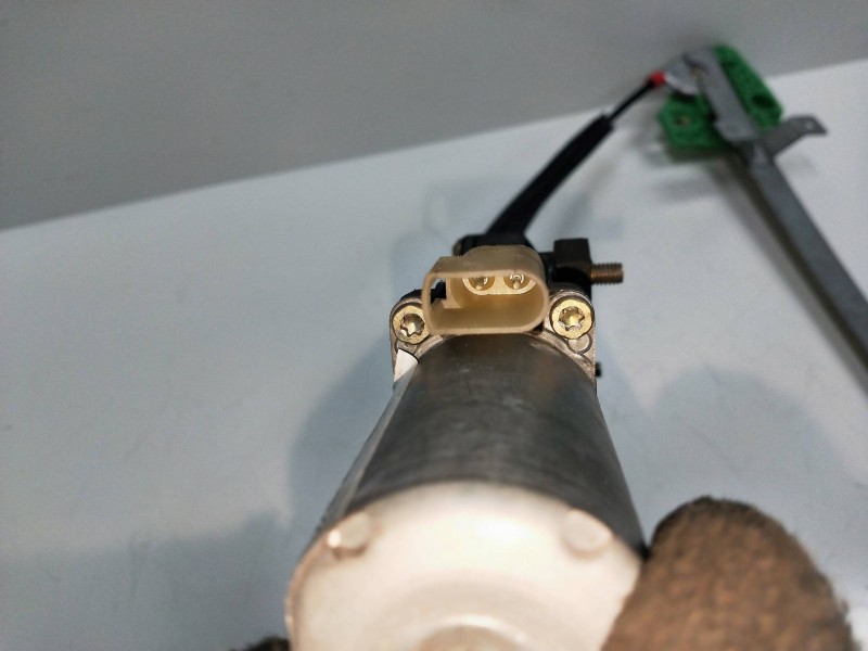 Recambio de elevalunas delantero derecho para ford fiesta berlina 1.8 diesel cat referencia OEM IAM   3P