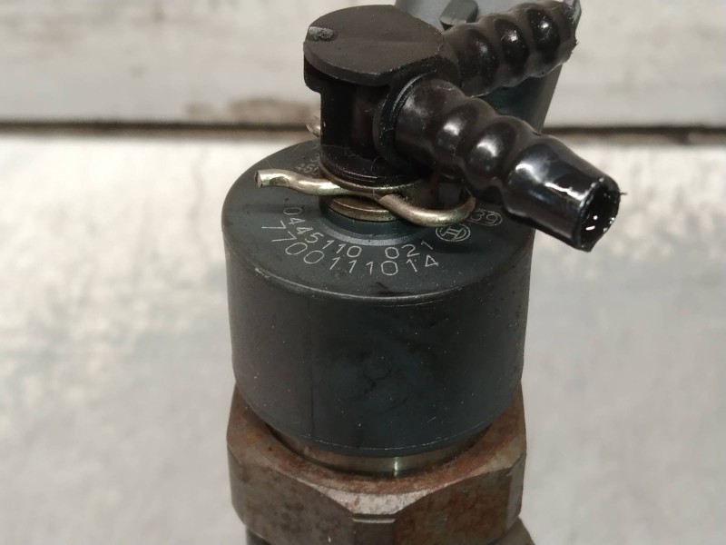 Recambio de inyector para renault laguna ii (bg0) dynamique referencia OEM IAM 0445110021 7700111014 BOSCH