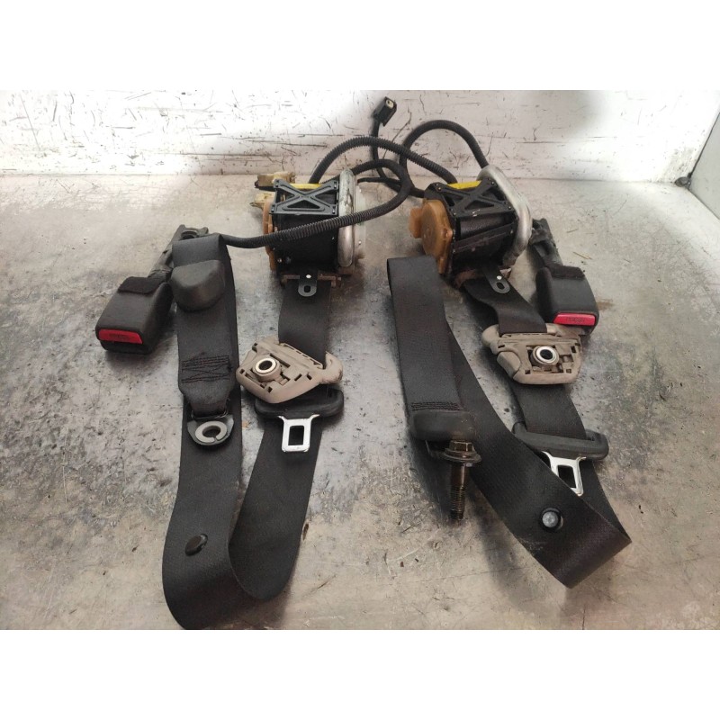 Recambio de juego cinturones delantero para toyota corolla (e12) 1.4 d-4d luna compact referencia OEM IAM   5P