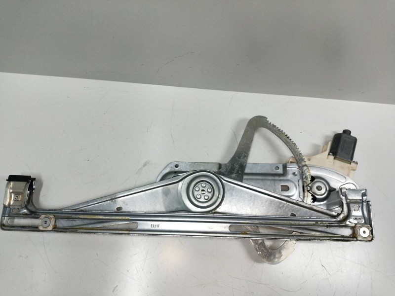 Recambio de elevalunas delantero derecho para ford focus berlina (cap) 1.6 ti-vct cat referencia OEM IAM 4M5T14553 995209101 3P