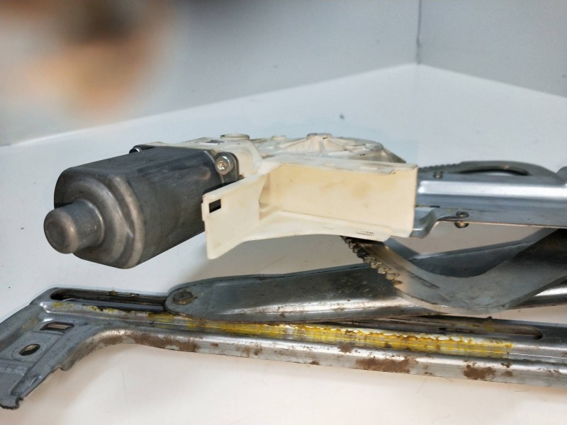 Recambio de elevalunas delantero izquierdo para ford focus berlina (cap) referencia OEM IAM 4M5T14A389 995208101 3P Recambio de elevalunas delantero izquierdo para ford focus berlina (cap) referencia OEM IAM 4M5T14A389 995208101 3P