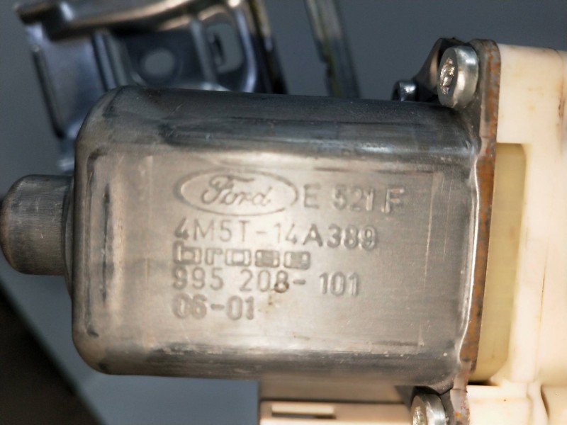 Recambio de elevalunas delantero izquierdo para ford focus berlina (cap) referencia OEM IAM 4M5T14A389 995208101 3P Recambio de elevalunas delantero izquierdo para ford focus berlina (cap) referencia OEM IAM 4M5T14A389 995208101 3P