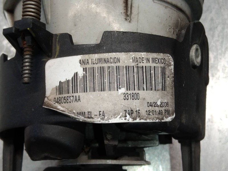 Recambio de faro antiniebla derecho para chrysler voyager (rg) 2.5 crd lx referencia OEM IAM 04805857AA  