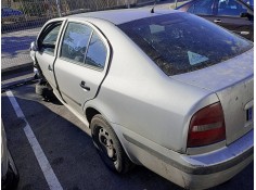 skoda octavia berlina (1u2) del año 2000 2