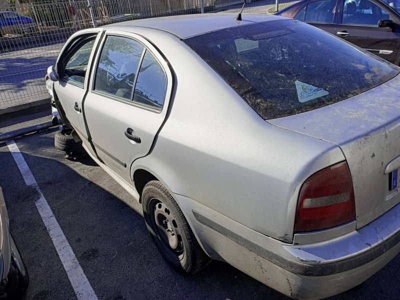 skoda octavia berlina (1u2) del año 2000