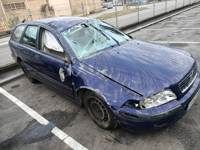 volvo v40 familiar del año 2002