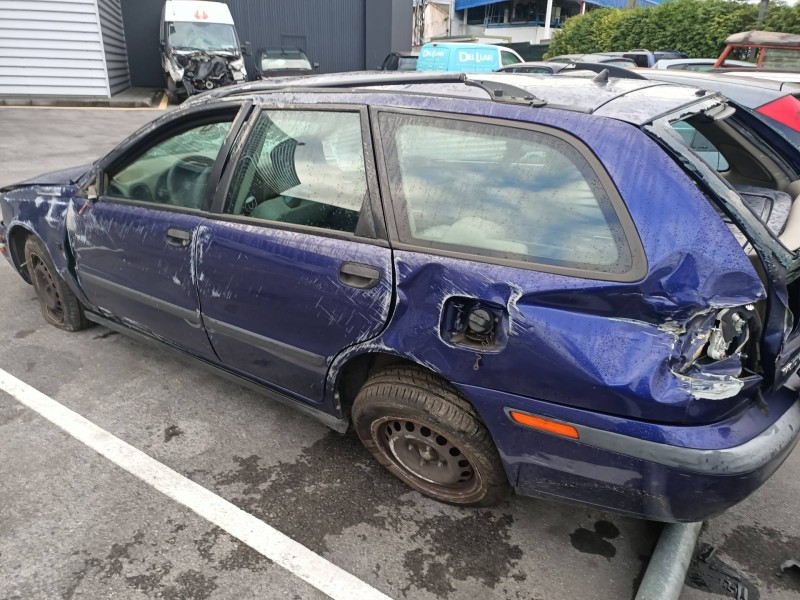 volvo v40 familiar del año 2002