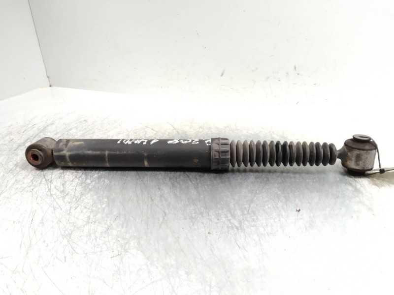 Recambio de amortiguador trasero para peugeot 208 1.4 hdi fap referencia OEM IAM   