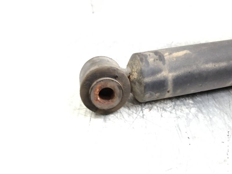 Recambio de amortiguador trasero para peugeot 208 1.4 hdi fap referencia OEM IAM   