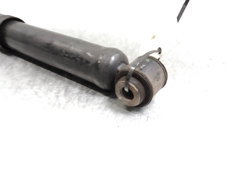 Recambio de amortiguador trasero para peugeot 208 1.4 hdi fap referencia OEM IAM   