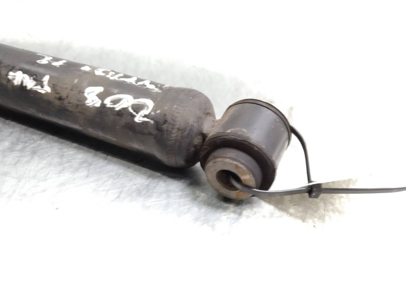 Recambio de amortiguador trasero para peugeot 208 1.4 hdi fap referencia OEM IAM   