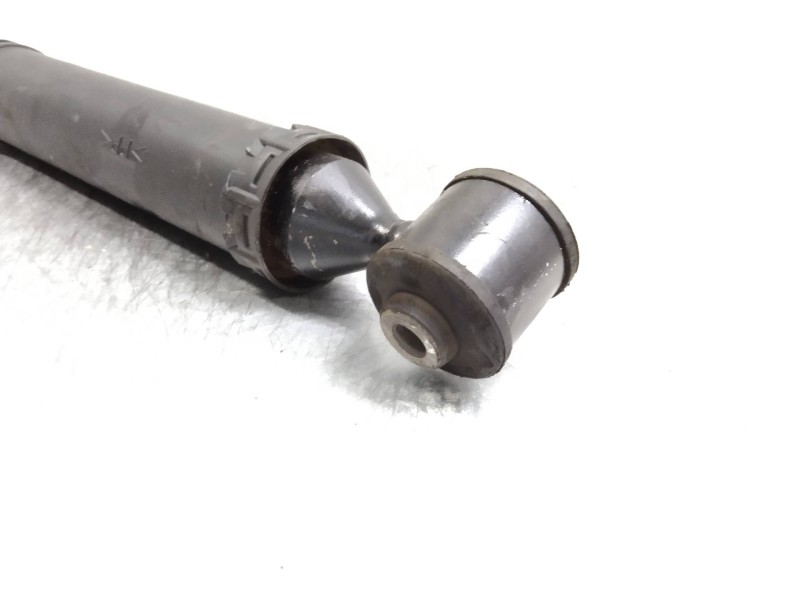 Recambio de amortiguador trasero para peugeot 208 1.4 hdi fap referencia OEM IAM   