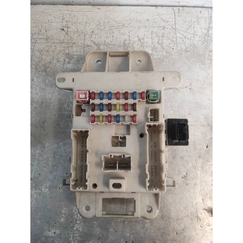 Recambio de caja reles / fusibles para toyota rav 4 (a2) 2.0 d-4d executive 4x4 (2003) referencia OEM IAM   8198050030