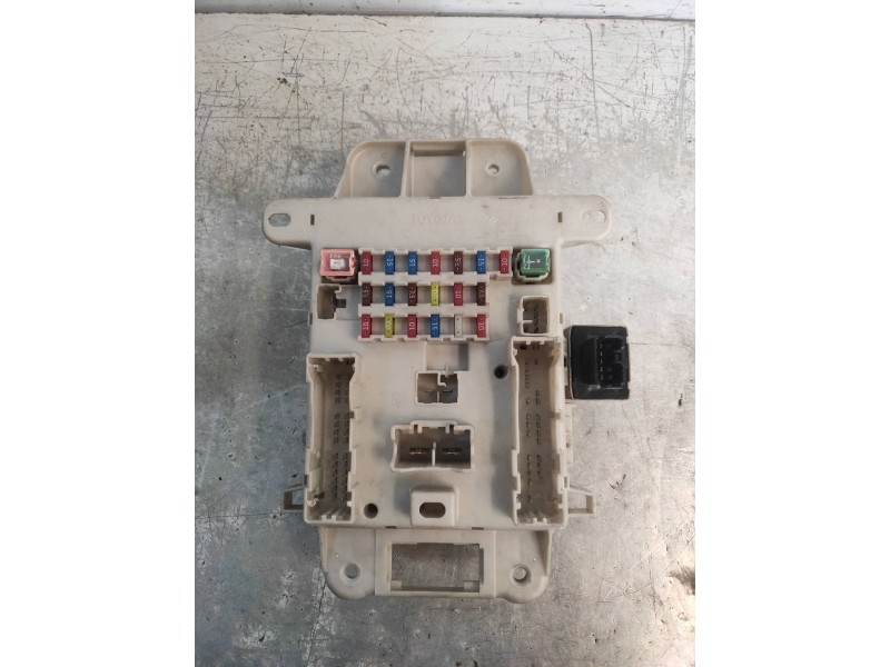 Recambio de caja reles / fusibles para toyota rav 4 (a2) 2.0 d-4d executive 4x4 (2003) referencia OEM IAM   8198050030