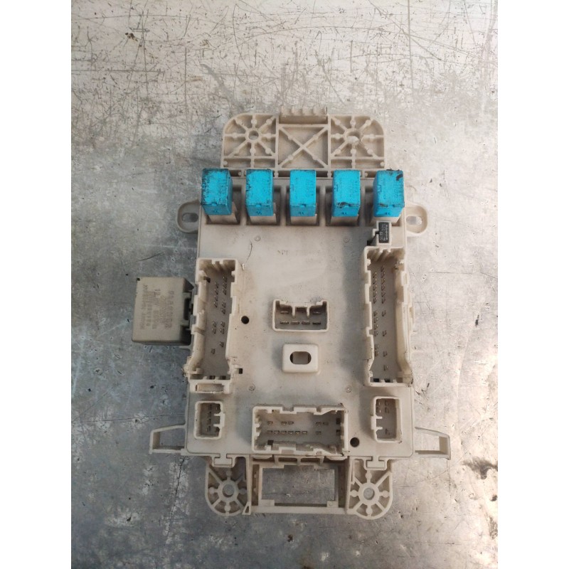 Recambio de caja reles / fusibles para toyota rav 4 (a2) 2.0 d-4d executive 4x4 (2003) referencia OEM IAM   8198050030