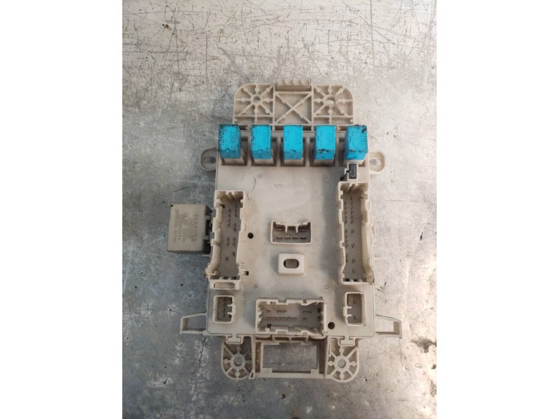 Recambio de caja reles / fusibles para toyota rav 4 (a2) 2.0 d-4d executive 4x4 (2003) referencia OEM IAM   8198050030