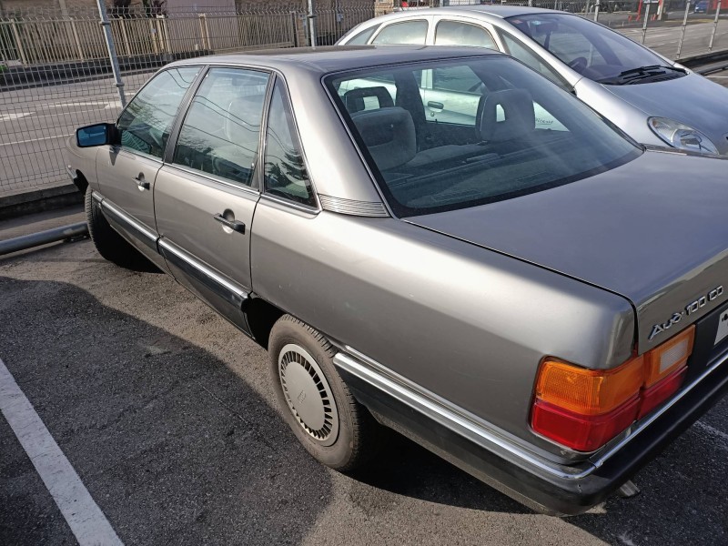 audi 100 berlina (443) del año 1988