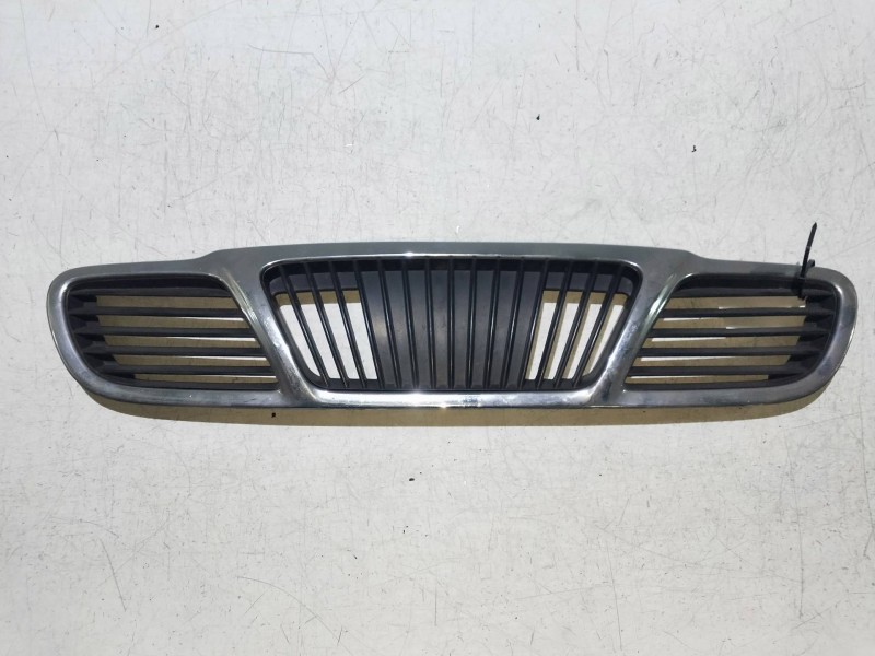 Recambio de rejilla delantera para daewoo lanos 1.5 cat referencia OEM IAM   