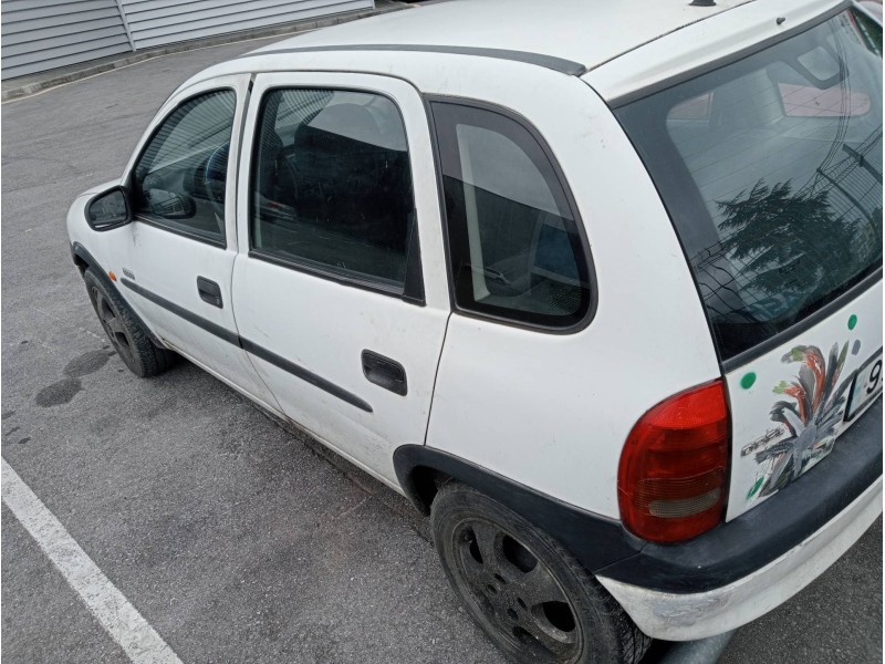opel corsa b del año 2000