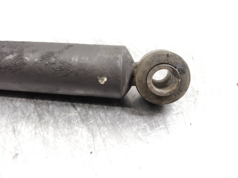 Recambio de amortiguador trasero para peugeot 405 berlina 1.8 turbodiesel referencia OEM IAM   