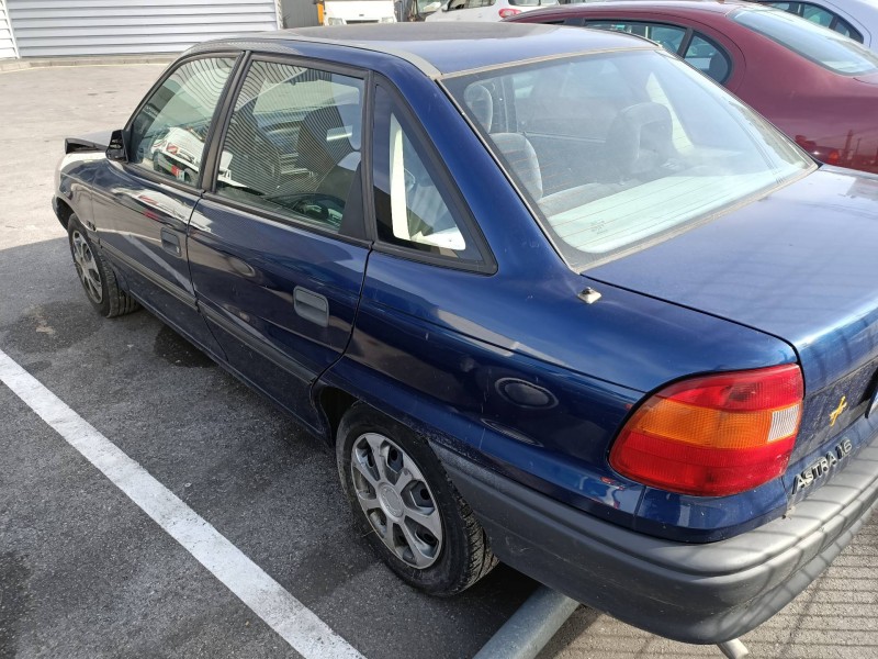 opel astra f berlina del año 1993