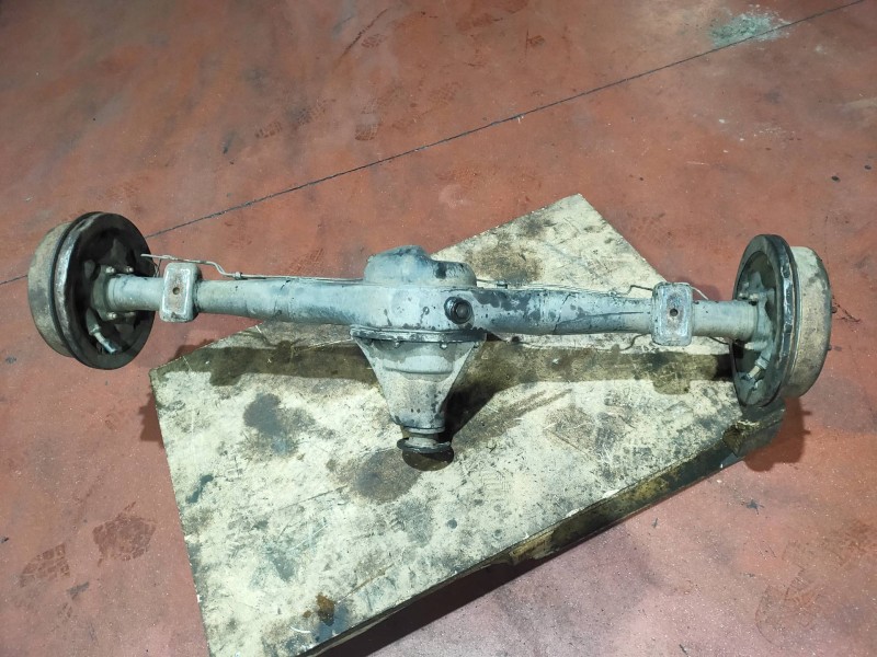 Recambio de puente trasero para mitsubishi l 200 (k6/7) 2500 td glx (4-ptas.) referencia OEM IAM   TAMBOR