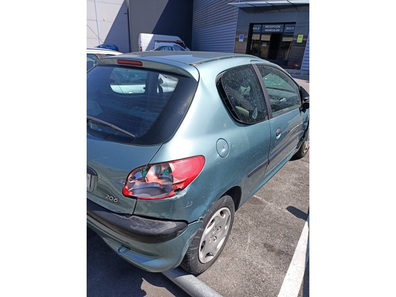 peugeot 206 berlina del año 2001