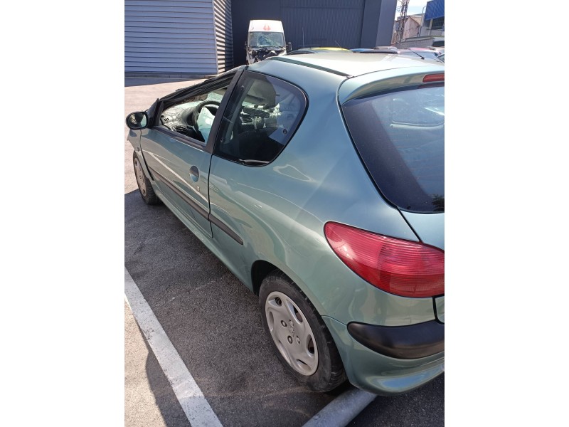 peugeot 206 berlina del año 2001