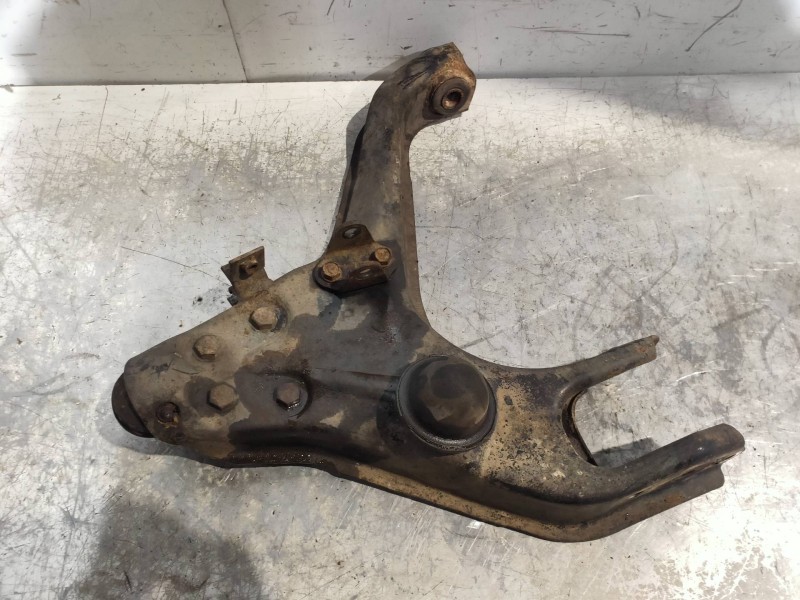 Recambio de brazo suspension inferior delantero izquierdo para mitsubishi l 200 (k6/7) 2500 td glx (4-ptas.) referencia OEM IAM 