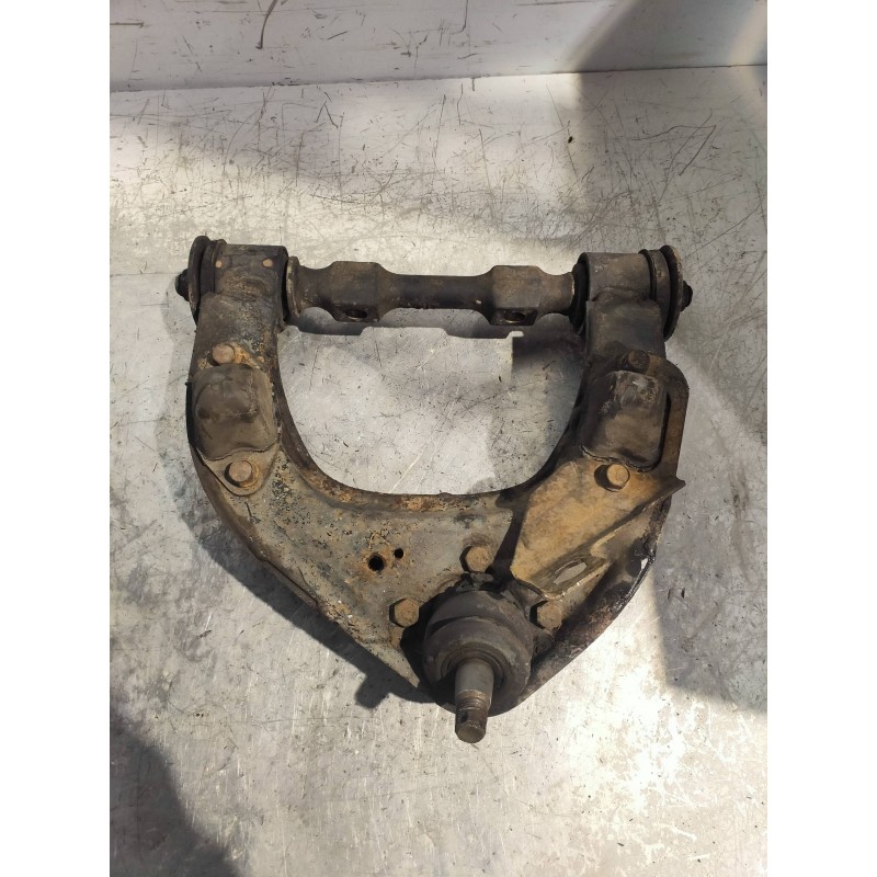 Recambio de brazo suspension superior delantero derecho para mitsubishi l 200 (k6/7) 2500 td glx (4-ptas.) referencia OEM IAM   
