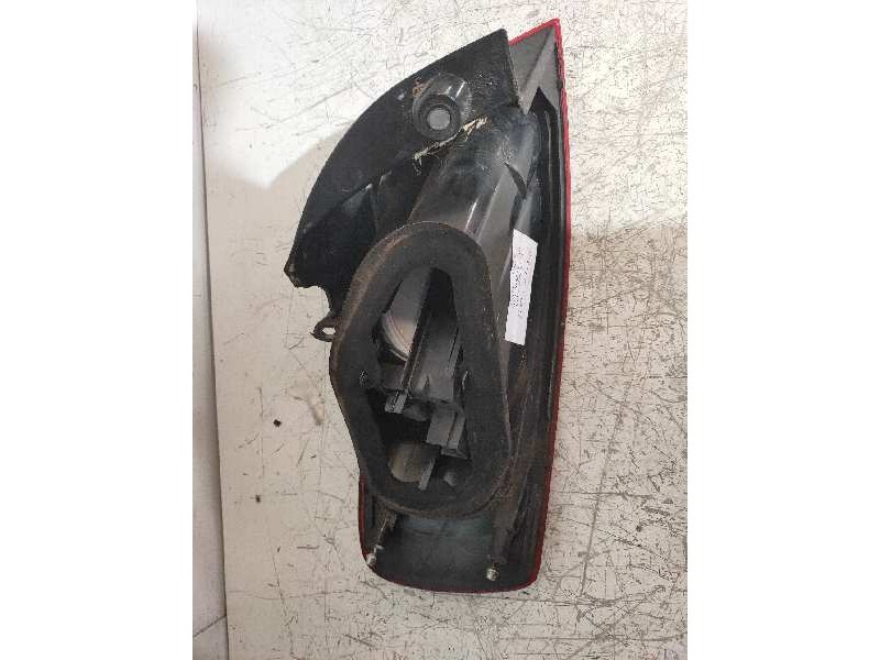 Recambio de piloto trasero derecho para fiat croma (194) 1.9 8v jtd cat (939a1000 / 192a8000) referencia OEM IAM 27690202  